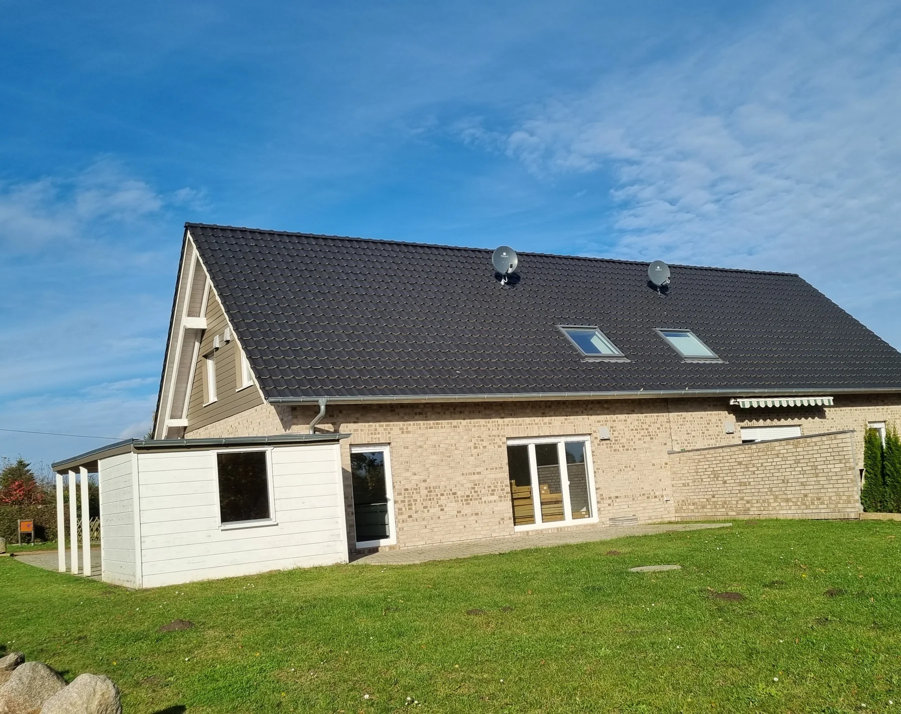 Saniertes Steildach mit Dachflächenfenstern